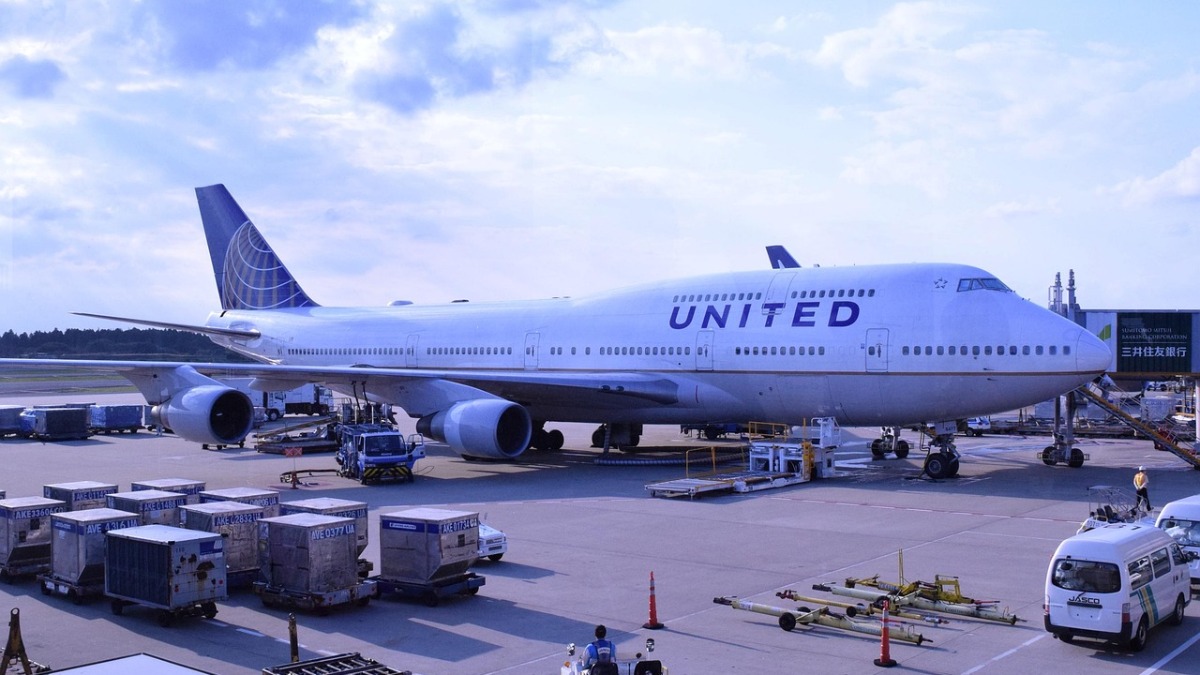 Airlines warn of summer flight cancellations over fuel crisis