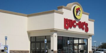 Georgia man shames Buc-ee's customers at pumps, but they clap back hard