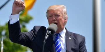 'Loading up the ships': Donald Trump threatens to resume Iran strikes if peace talks fail 2 'Loading up the ships': Donald Trump threatens to resume Iran strikes if peace talks fail