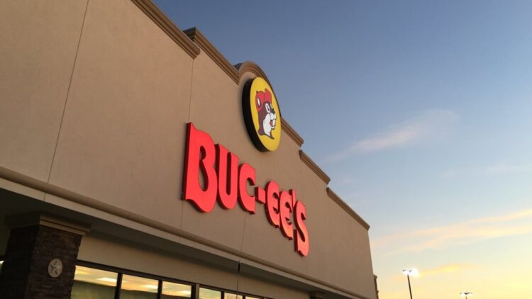 Tennessee man swears off Buc-ee's after watching manager humiliating older worker in bathroom
