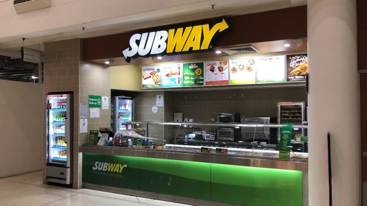 YouTuber floods Subway with 50 people at closing time, but the backlash was instant