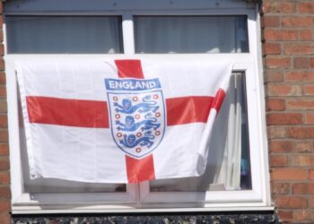 England footballer called TikToker Nicola's height 'unladylike' in DMs, so she exposed him